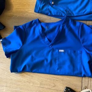 Figs small scrub top